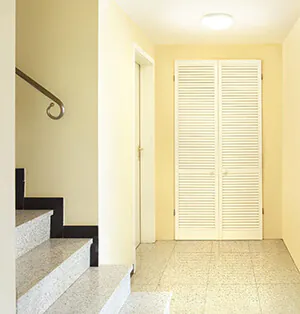 LED-Bulkheads in der Diele